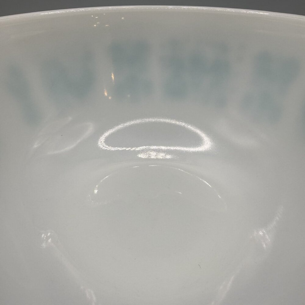 Vintage Pyrex Amish Butter Print 403 Bowl - Picture 6 of 8